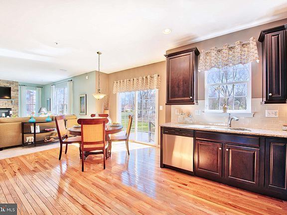 4th image of 29553 Meadow Gate Dr