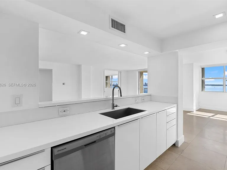 1420 Brickell Bay Dr #1001A — Photo 16