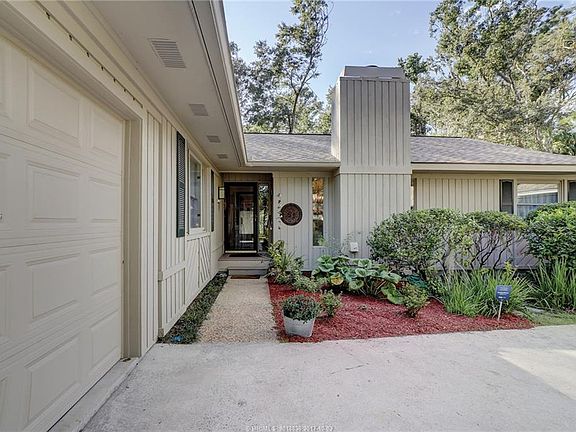 3rd image of 15 Acorn Ln