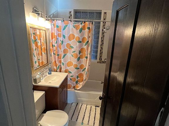 4th image of 2842-44 W Fletcher St #2842-2S