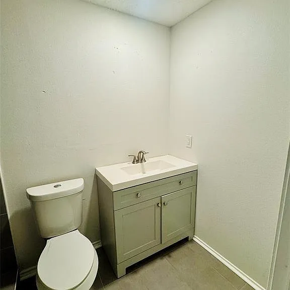 1828 Forest Hill Blvd — Photo 4
