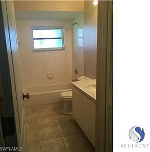 5th image of 1123 SW 41st Ter