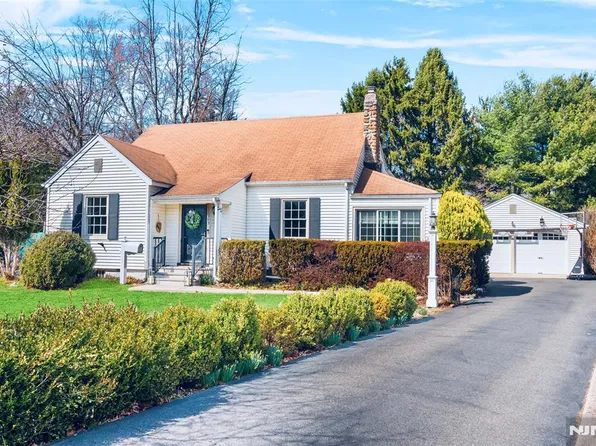 203 Franklin Ave, Wyckoff, NJ 07481