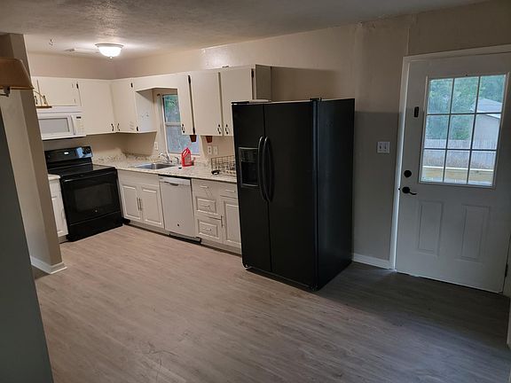 3rd image of 4714 Bloomingdale Ave