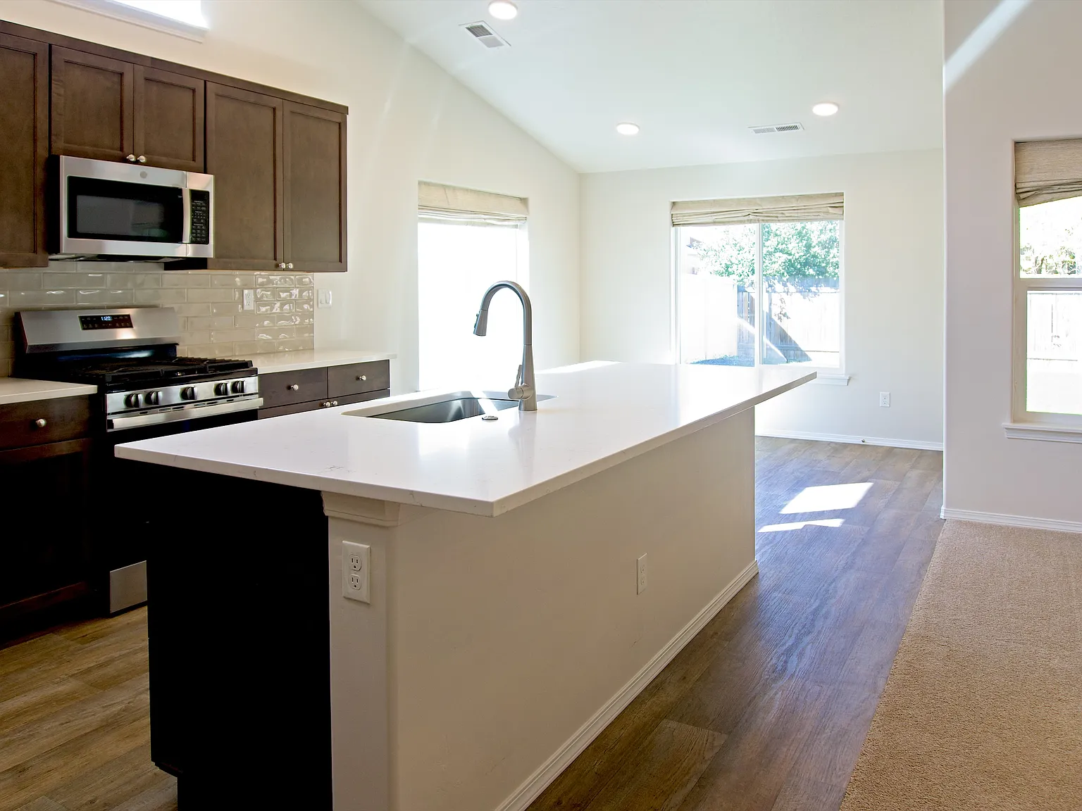 3 bed, 1805 sqft, $2,395 — Photo 3
