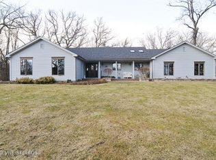 24200 W Meadow Ln, Grayslake, IL 60030