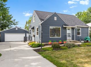 1255 Golfview Dr NE, Cedar Rapids, IA 52402