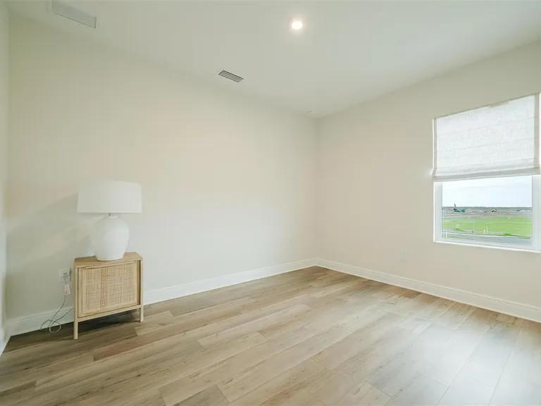 7910 Lake Flores Ave — Photo 18