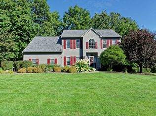 21 Hunters Run Blvd, Cohoes, NY 12047