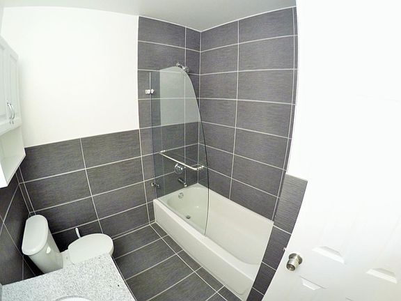 5th image of 843 SW 13th St
