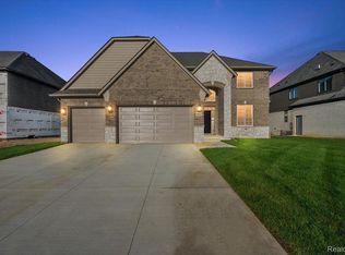 50637 Mistwood Dr, Macomb, MI 48042