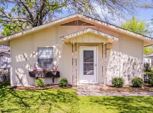 1017 E Oak St, Denton, TX 76205