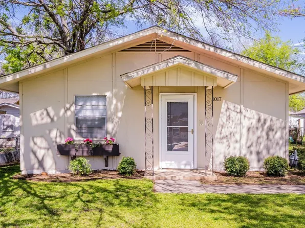 1017 E Oak St, Denton, TX 76205