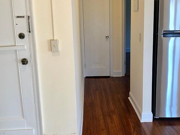 4th image of 36 Oakwood Ave #2B