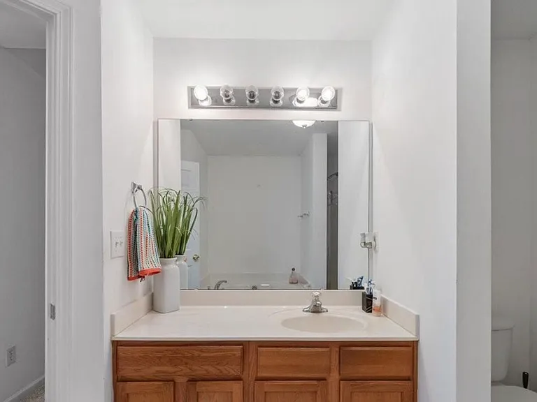 7148 Abbotts Glen Dr — Photo 21