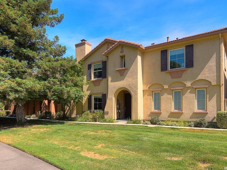 1st image of 8032 Linda Isle Ln