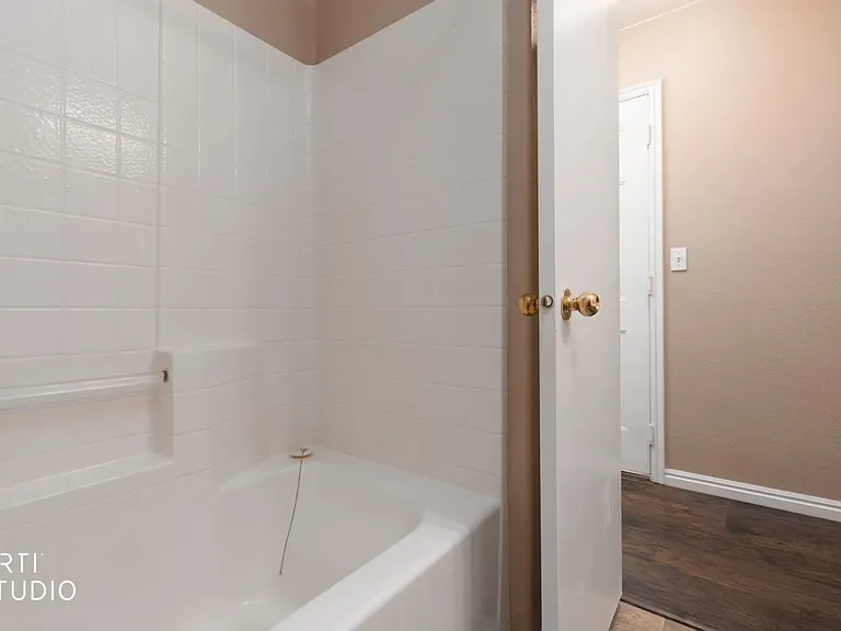 841 Tucson St — Photo 11