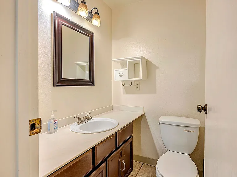 22715 Lakeview Dr #J2 — Photo 10