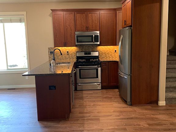3rd image of 3709 NE Minnehaha St