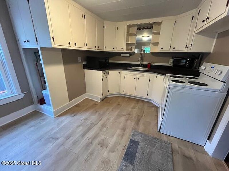3rd image of 27 Emery Avenue