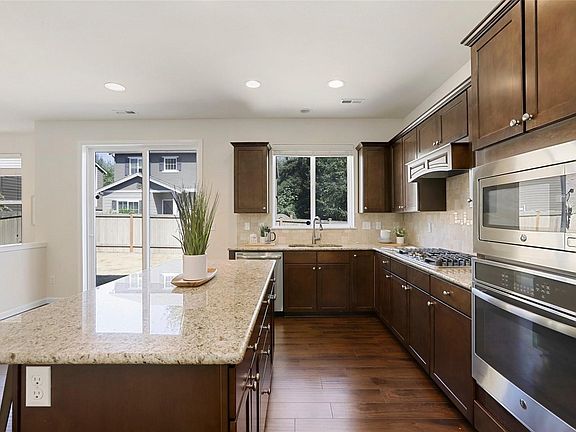 4th image of 3129 79th Ave NE