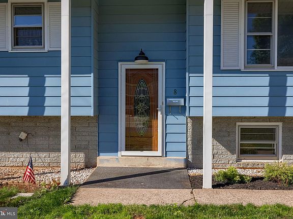 3rd image of 8 Heathglen Rd