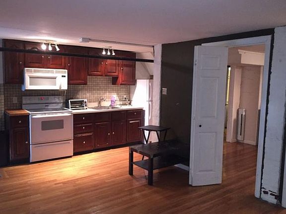 3rd image of 686 Parker St #1