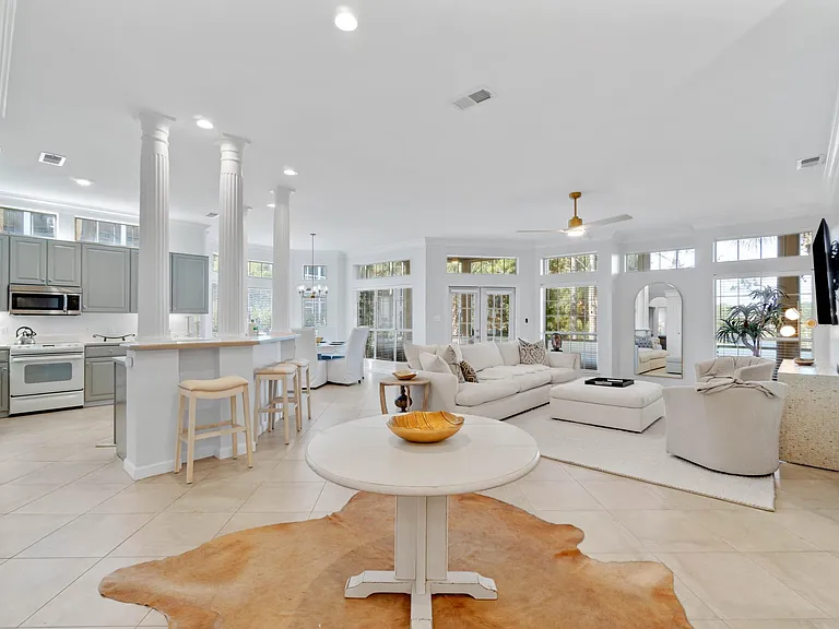 5280 Tivoli Dr — Photo 3