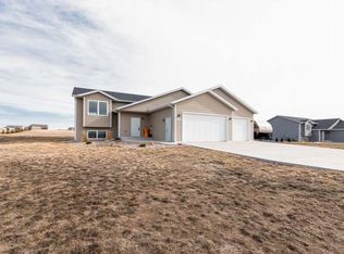5902 Tiffany Dr, Bismarck, ND 58504