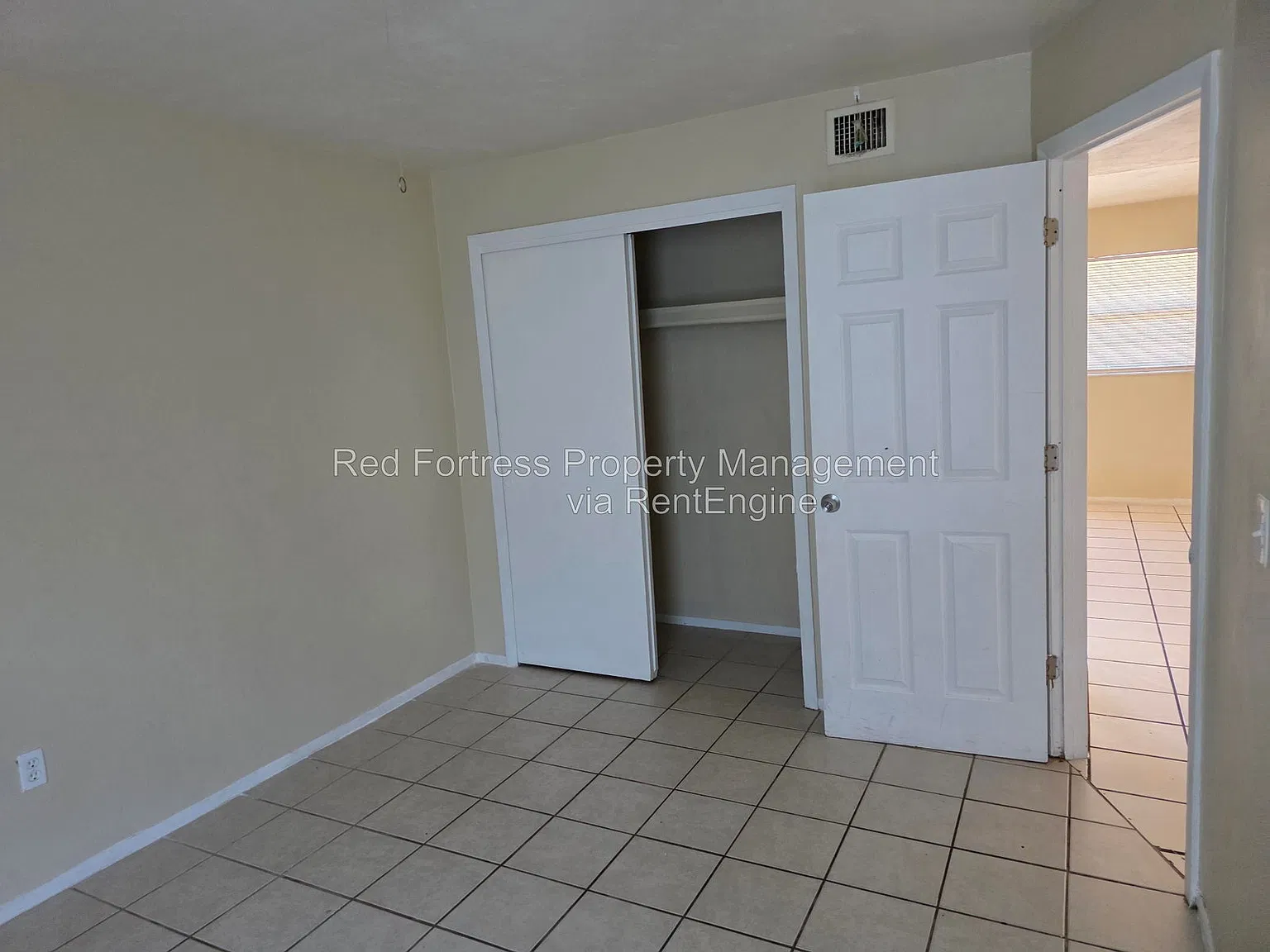 4 bed, 3.0 bath, 1900 sqft, $1,799 — Photo 3