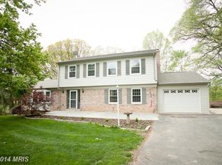 17704 Caddy Dr, Derwood, MD 20855