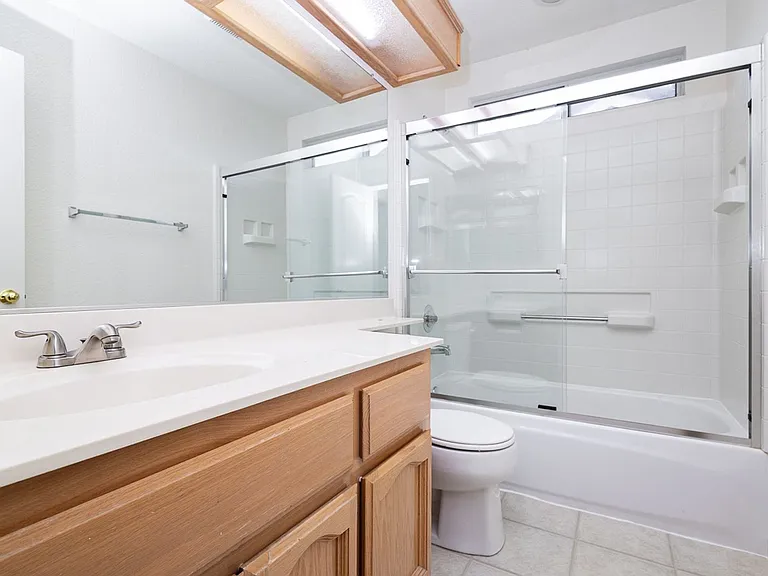 131 Royalton Cir — Photo 24