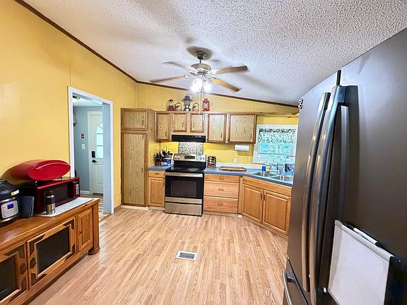 5th image of 18 Algonquin Road