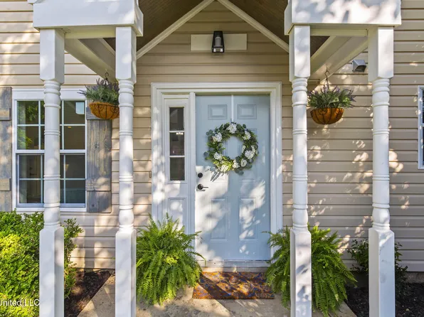 857 Harbor Bend Dr, Brandon, MS 39047
