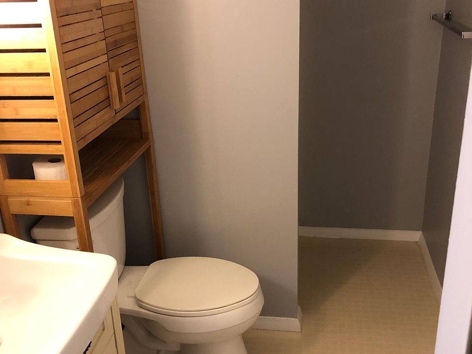 1st image of 104 N Meadow Dr