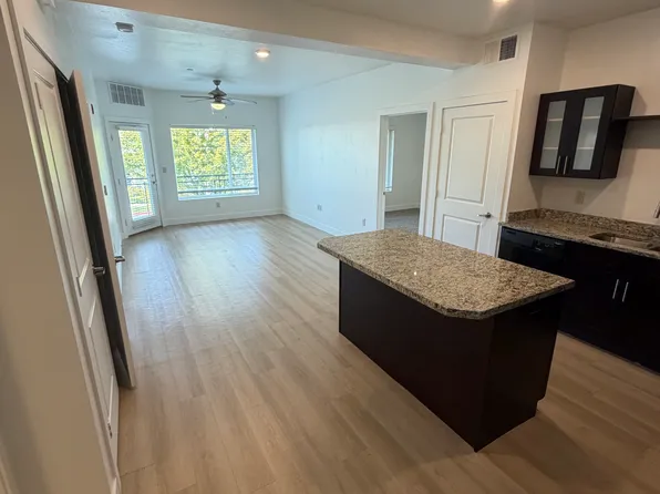 1142 W 200 N Unit A206, Centerville, UT 84014