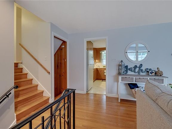 4th image of 23 Harts Hill Pkwy