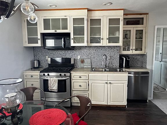 kitchenette fully equipped