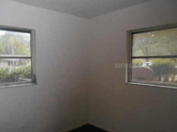 5th image of 15646 Waverly St