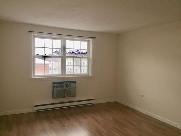 5th image of 236 Low St APT 21