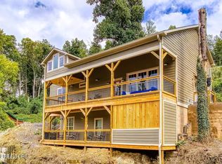 260 Circle Dr, Gatlinburg, TN 37738