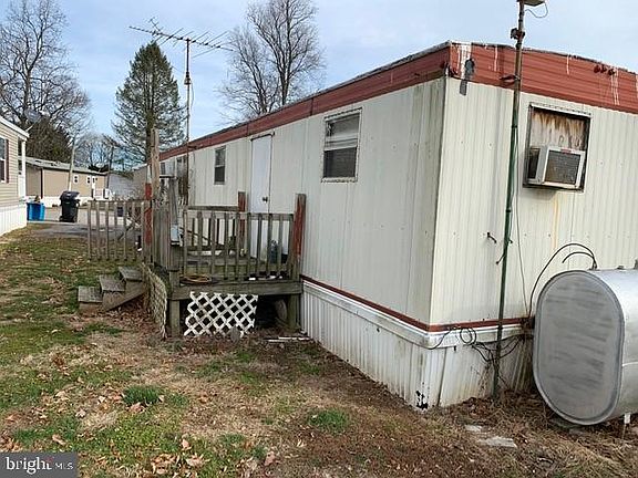 4th image of 18 Rosewood Dr