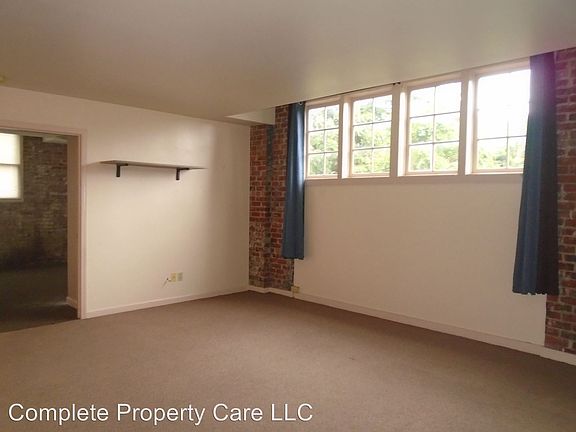 3rd image of 309 N Jefferson St APT 12