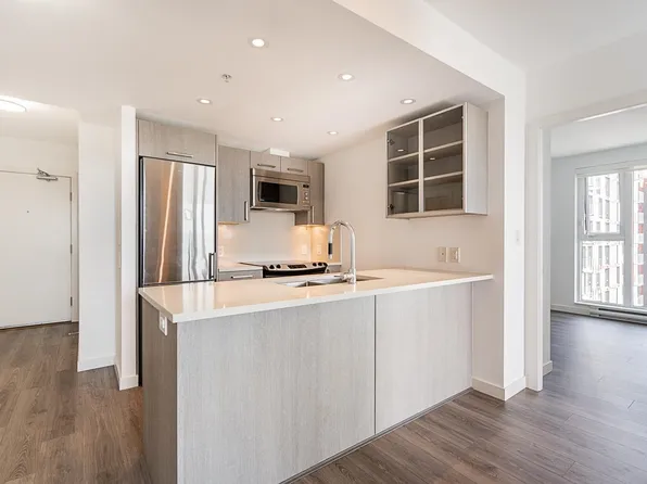 983 Hastings St E #1006, Vancouver, BC V6A 1P2