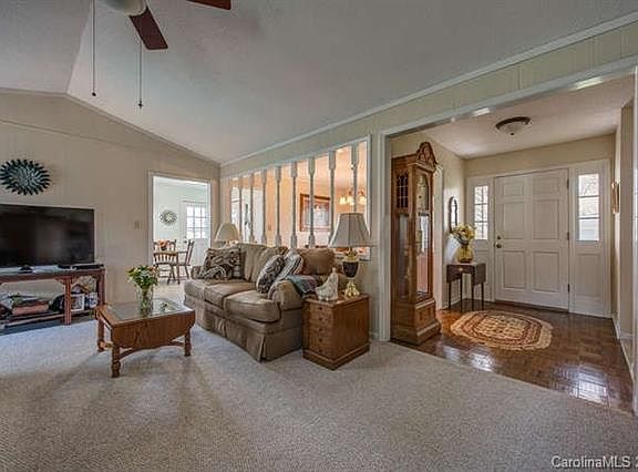5th image of 2519 Castlewood Dr