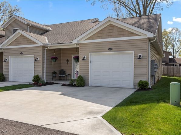 664 Treadway Blvd, Sheffield Lake, OH 44054