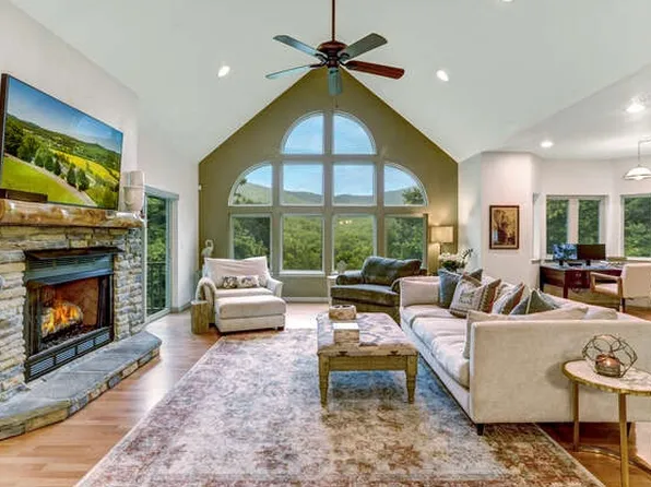 130 White Pine Dr, Hayesville, NC 28904