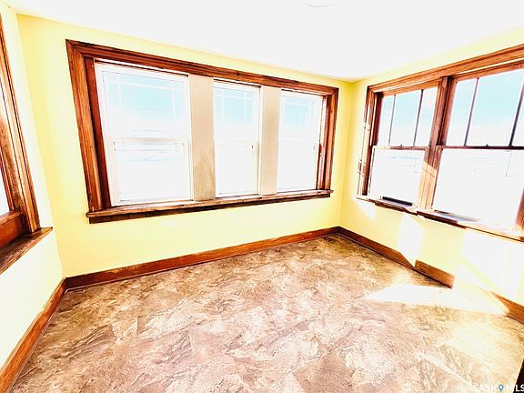 5th image of 1110 Railway Street