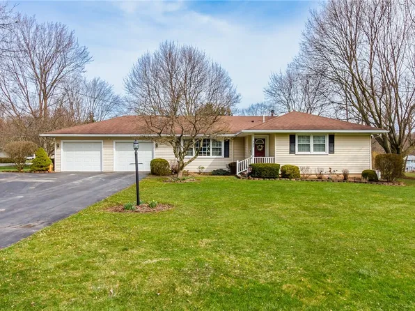 583 Lowell Dr, Macedon, NY 14502