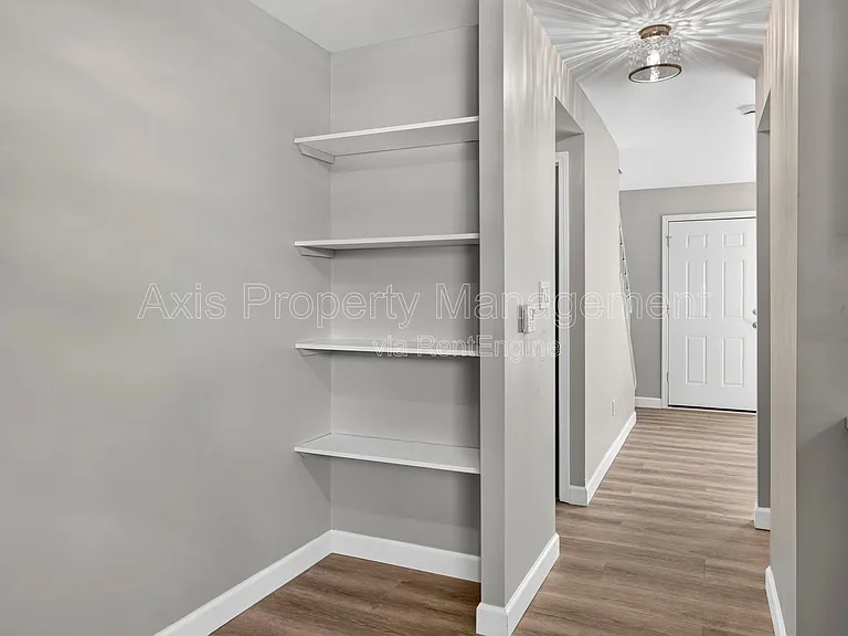 2209 Campus Dr — Photo 6